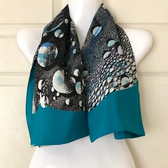 Sildoll Yukari Tamato Scarf 34” x 35.5” - Picture 4 of 7